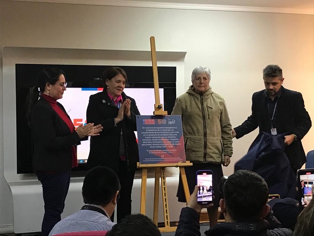 Con placas conmemorativas reconocen a funcionarios de la salud víctimas de la Dictadura Cívico-Militar
