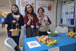 Hospital de Linares promueve el autocuidado cardiovascular con iniciativa “Una manzana para tu corazón”